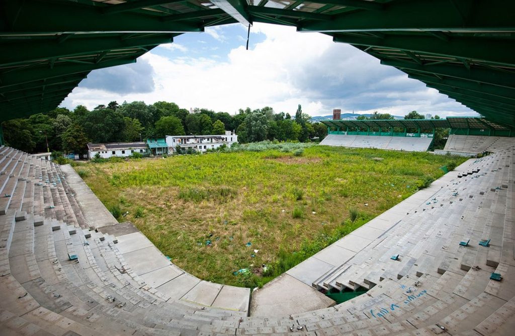 Igrali Ligu prvaka 2005. godine, a stadion im je danas obična deponija