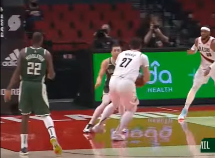 Monstruozno zakucavanje Nurkića protiv Bucksa