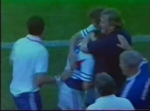 Ivica Osim i Dragan Stojković u zagrljaju za vrijeme Svjetskog prvenstva u Italiji