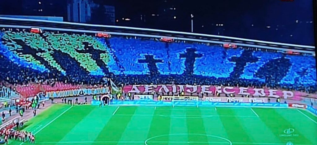 Iz Srbije stiglo objašnjenje, sporni transparent navijača ne govori o Ukrajini?!