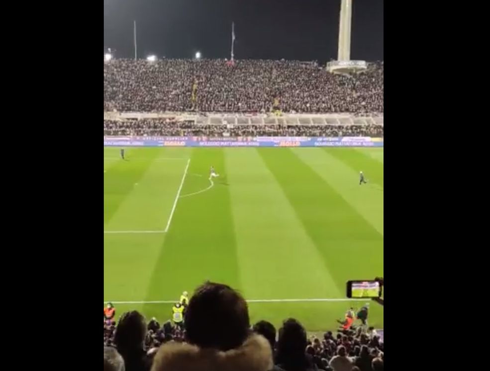 Pakao za Vlahovića, morao je bježati u svlačionicu