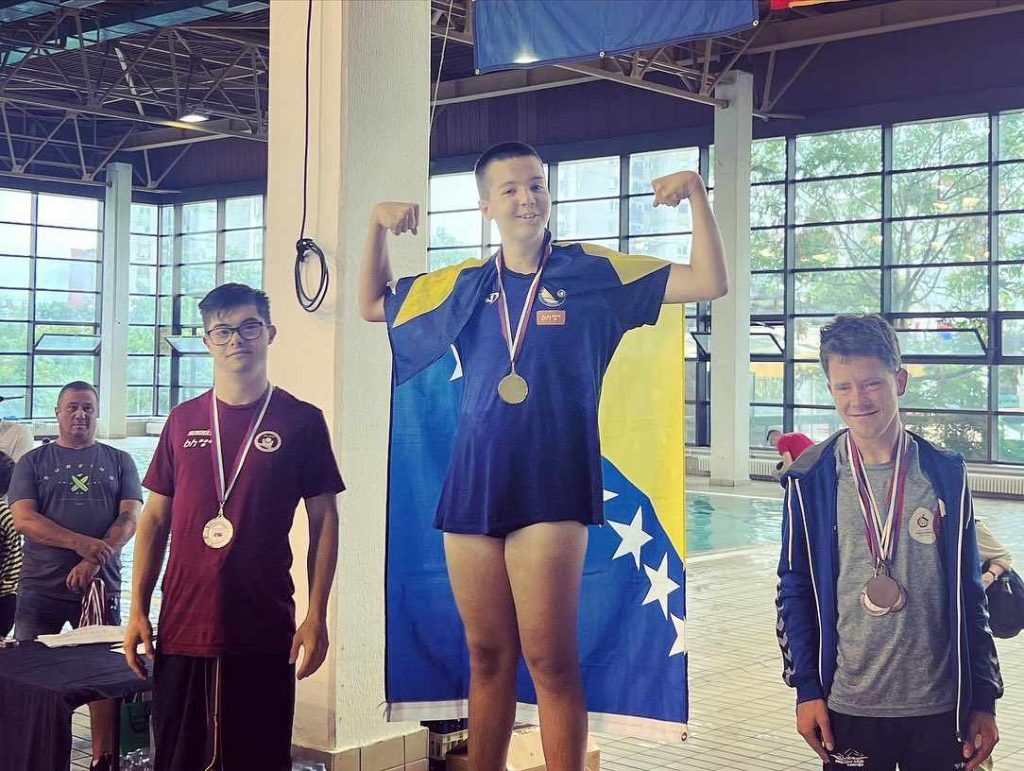 Sjajan početak sezone za plivače SPID-a: Žetva medalja za plivače SPID-a u Novom Sadu