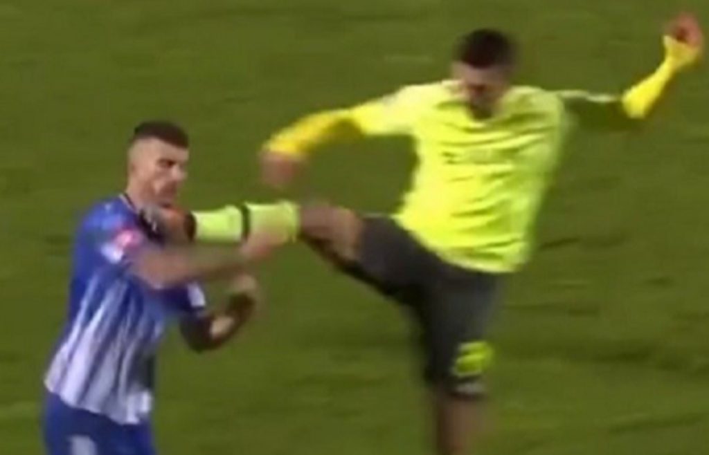 Kako je moguće da ovo nije crveni karton?