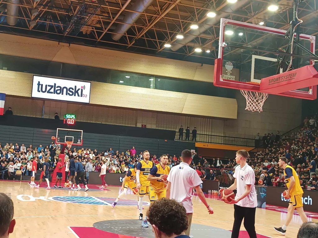Kako Mejdan izgleda sat vremena prije početka utakmice (VIDEO)