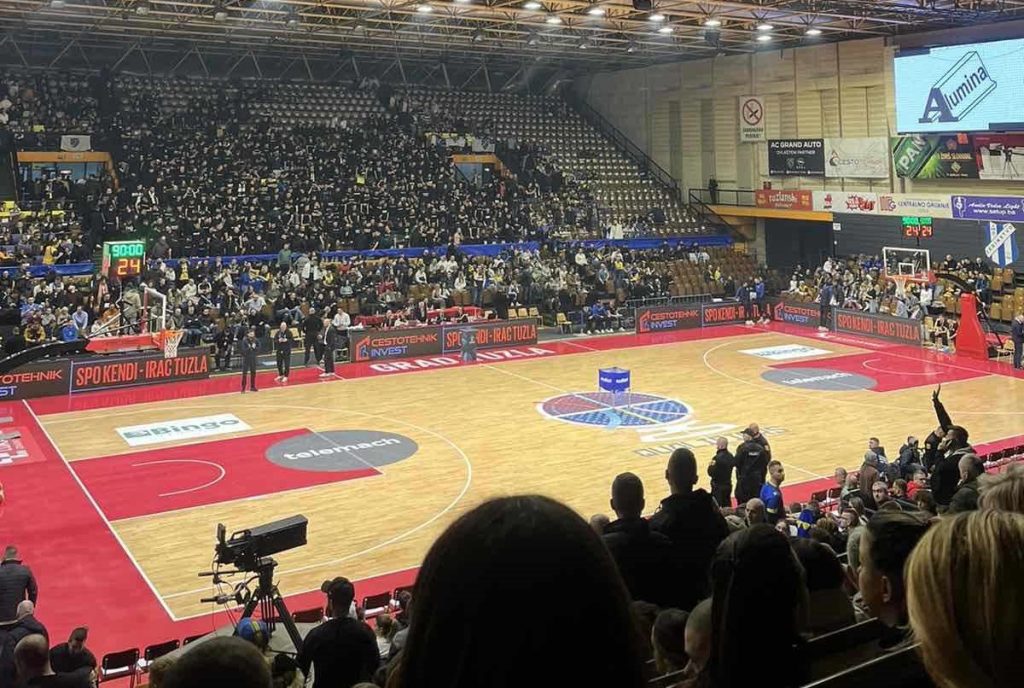 Mejdan već gori: Sat i po prije početka utakmice Zmajeva, tuzlanska dvorana je ispunjena do posljednjeg mjesta!