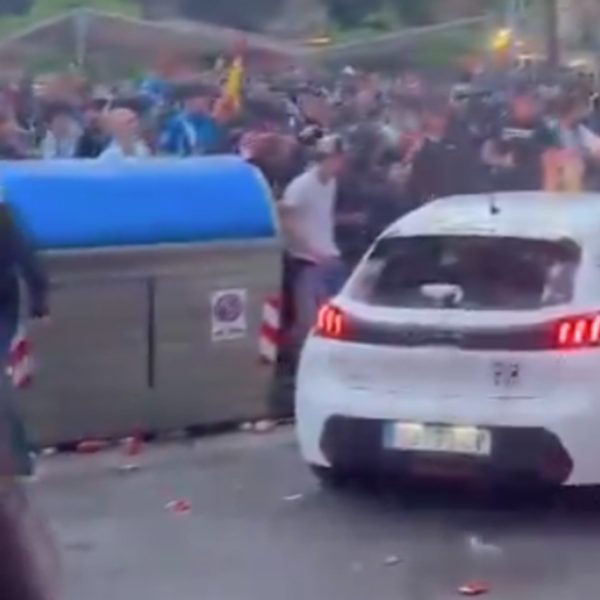 Užasne scene u katalonskom derbiju: Kolima uletio među navijače, ima povrijeđenih
