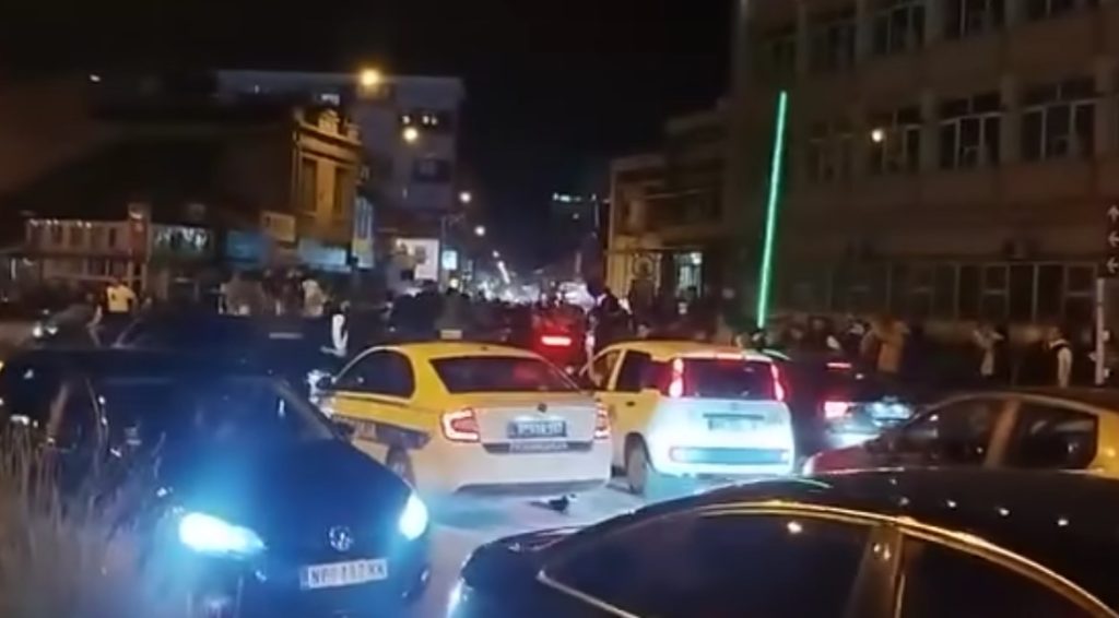 Nezapamćeno slavlje na ulicama Novog Pazara (VIDEO)