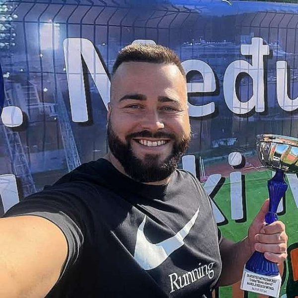 Pezer ponovno pobijedio na mitingu u crnogorskom Baru