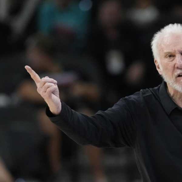 Šok u NBA ligi: Nakon 28 godina na čelu Mamuza legendarni trener se povlači iz košarke!