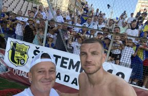 Džeko oduševio mališane iz Gradačca