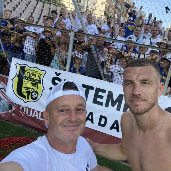 Džeko oduševio mališane iz Gradačca