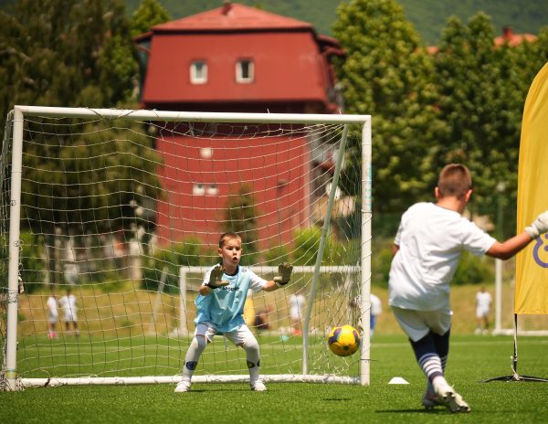 Mozzart uz polaznike Akademije Asmir Begović i u Sarajevu: Kamp tokom vikenda pohađalo 42 mladih golmana</a>