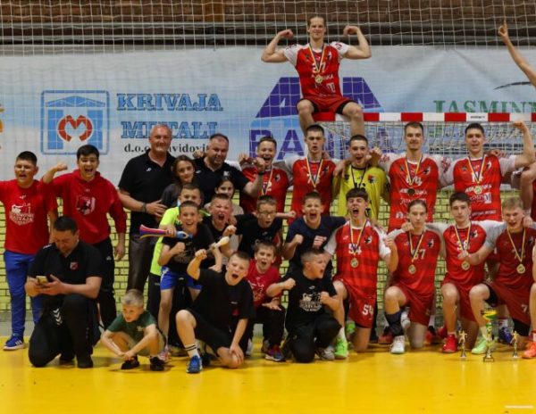 Juniori RK Krivaja prvaci Bosne i Hercegovine!</a>