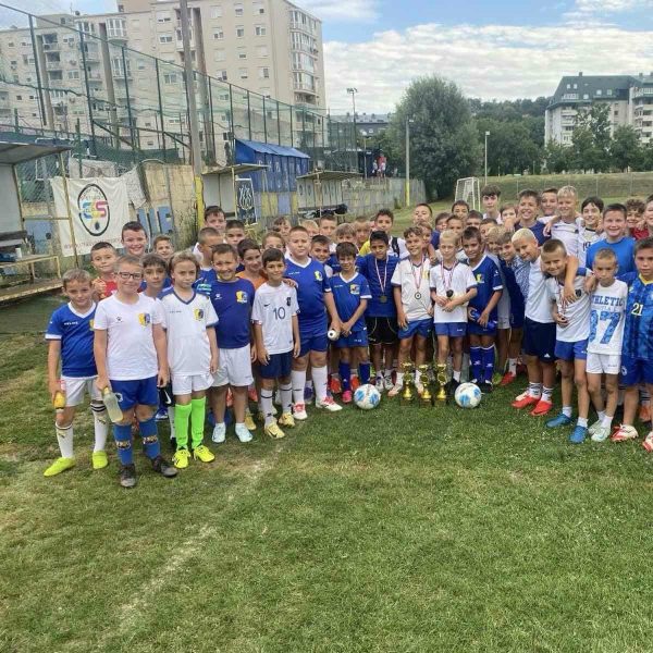 Ljetni fudbalski kup Banovići: Mladi fubaleri SK Bambi Tuzla ponijeli četiri zlatne medalje s turnira