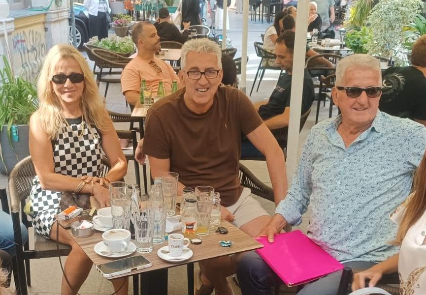Halida Bešlića posjetili Haris Škoro, Ajro Bašić i prijatelji, a evo šta je legendarni pjevač poručio
