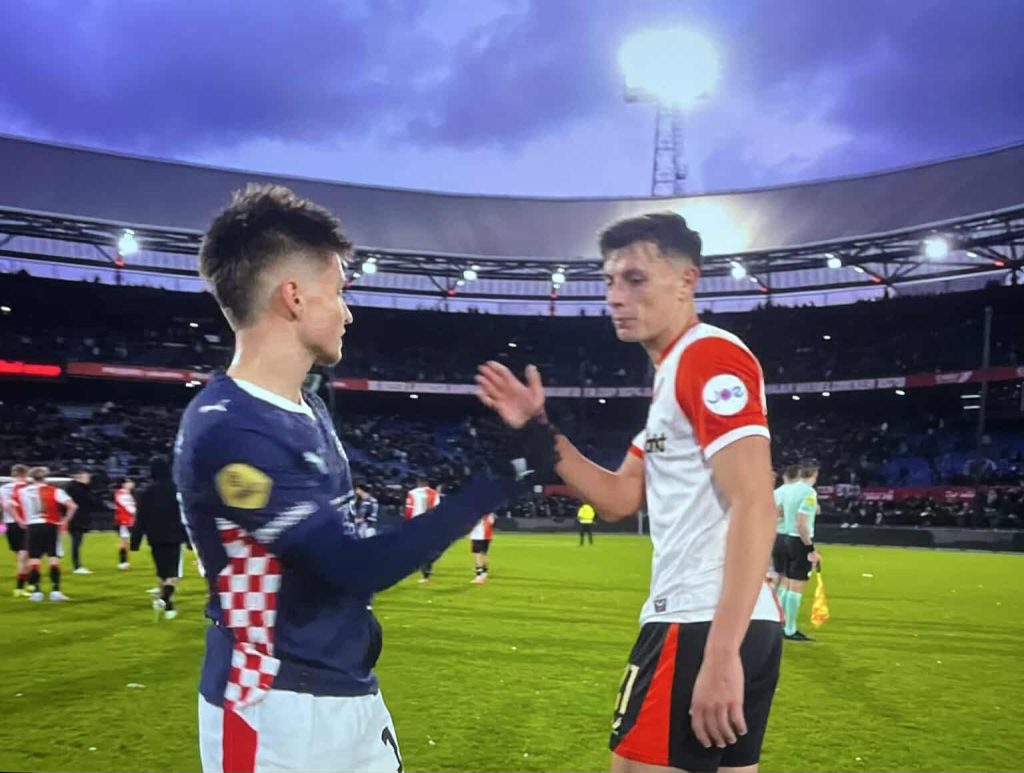 Pogledajte srdačan susret Ahmedhodžića i Bajraktarevića na terenu stadiona De Kuip