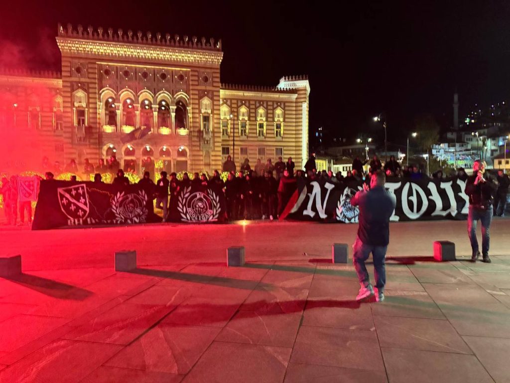 Bosna i Hercegovina dobila nove ultrase: BH Hooligansi predstavljeni bakljadom!