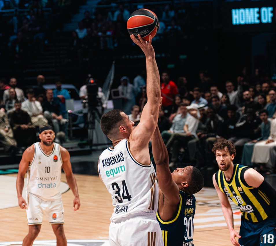 kamenjaš na utakmici dubai fenerbahce