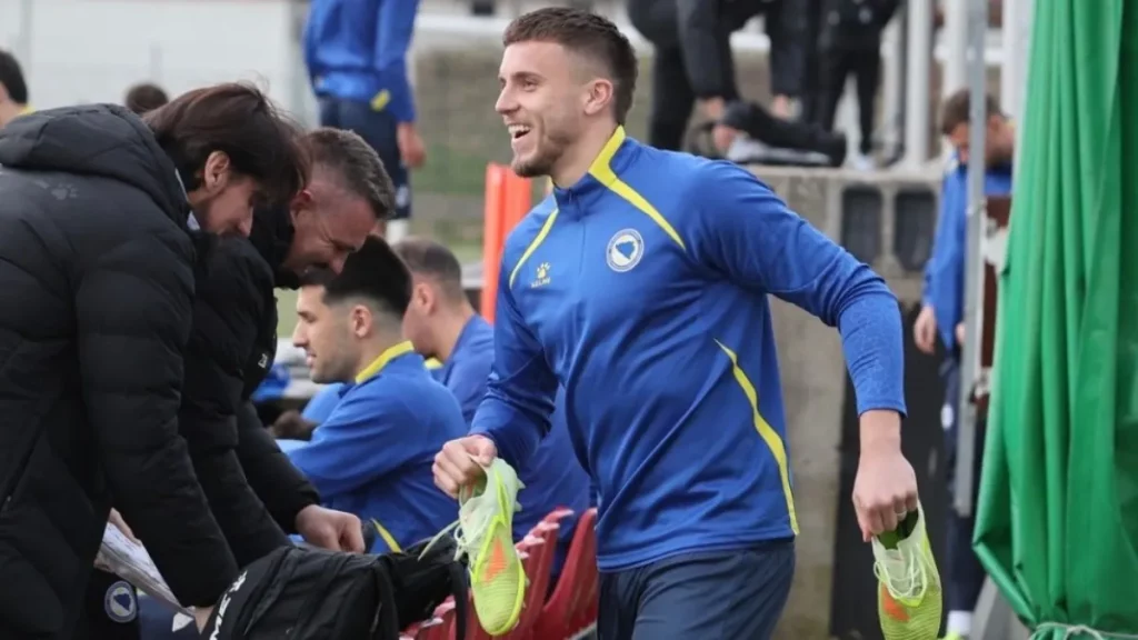 ermedin demirović na treningu reprezentacije bih u butmiru