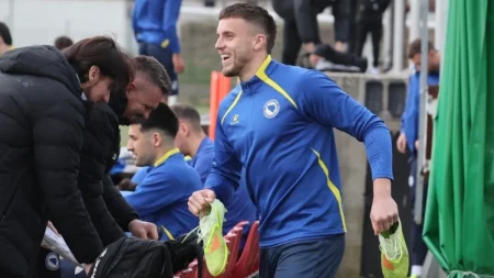 ermedin demirović na treningu reprezentacije bih u butmiru