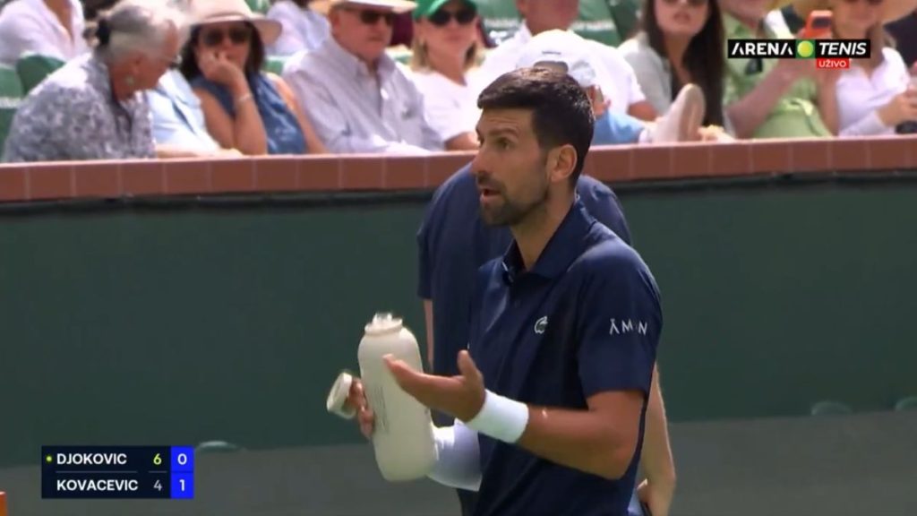 novak djokovic tokom meča na indian wellsu