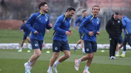 sead kolasinac (u sredini) trening reprezentacije bih u butmiru