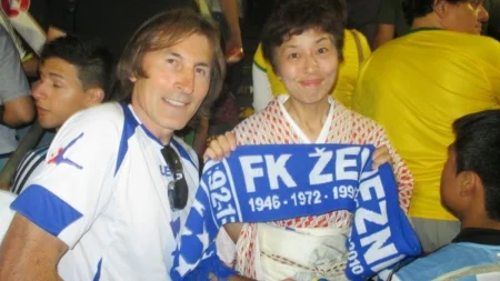 Nihad Krupic u Brazilu poklonio šal Željezničara Japanki