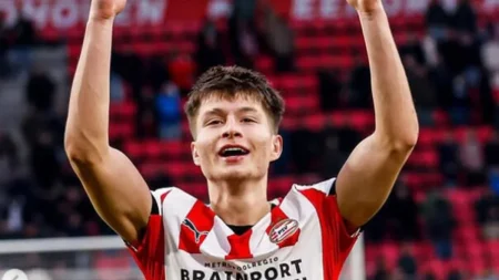 Esmir Bajraktarević nije u protokolu PSV-a za posljednje kolo