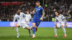 edin džeko na utakmici bih italija