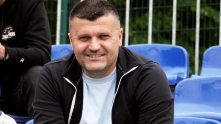 Feđa Dudić na juniorskom okršaju Željezničara i Krupe.