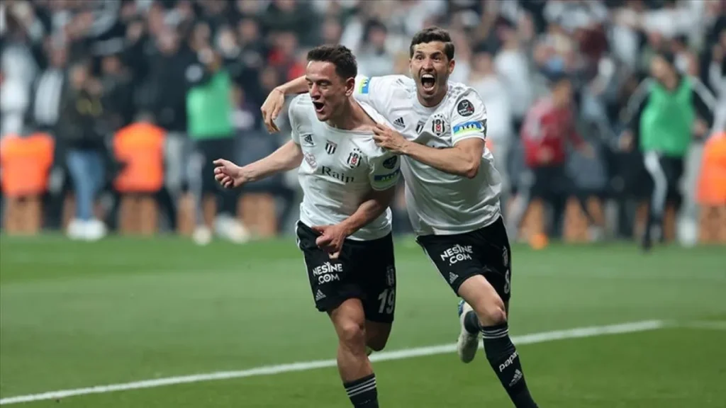 Sergen Yalcın prekrižio nekoliko igrača, među njima i bh. reprezentativca Hadžiahmetović u Bešiktašu