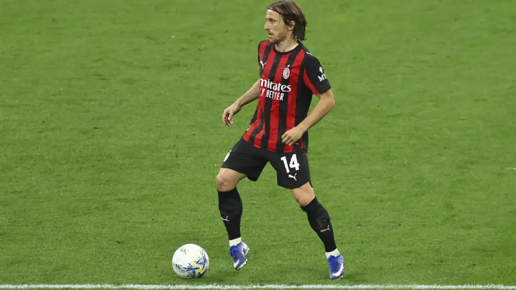 Tuttosport: Modrić se vraća u Madrid. Bild: Mourinho već našao zamjenu za Viniciusa?! Luka Modrić u dresu Milana