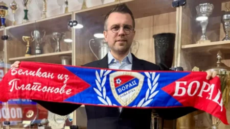 Zvjezdan Misimović sa šalom Borca