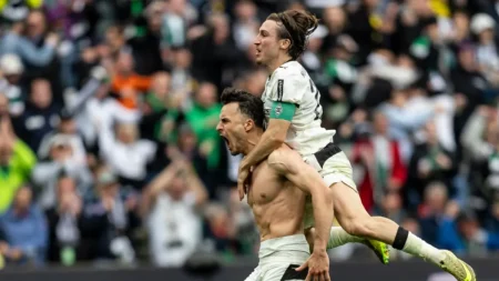 tabakovic slavi gol protiv borussia dortmund