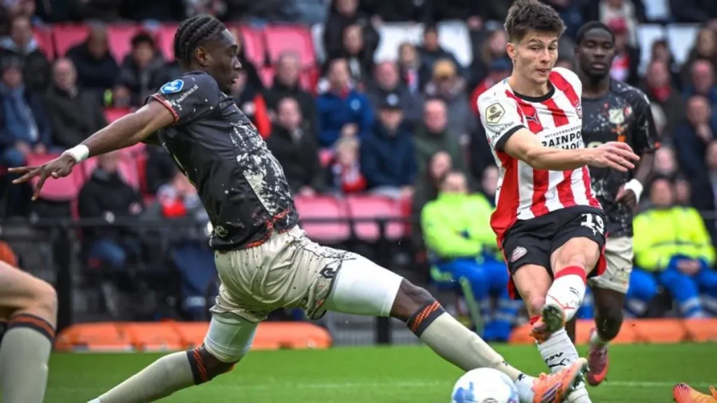 PSV ne žuri s prodajom, ali zna koliko traži za Bajraktarevića Bajraktarević u dresu PSV - a