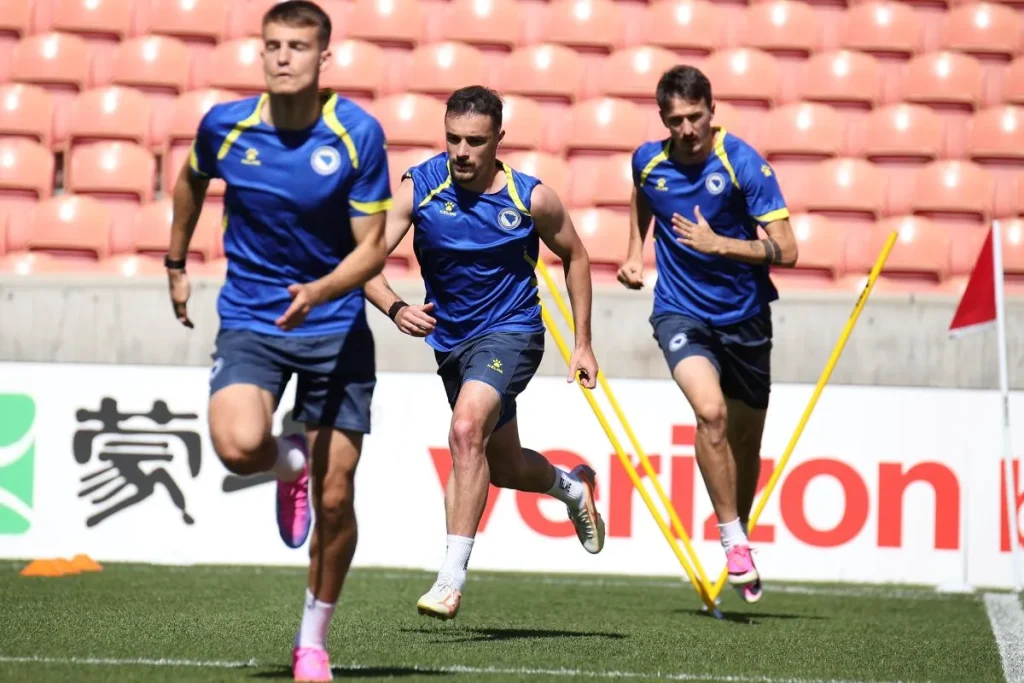 Zmaj na meti klubova iz Liga petice, Astana traži milionsko obeštećenje! Bašić (u sredini) na meti je mnogih klubova