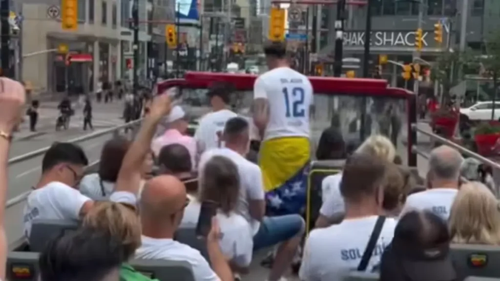Autobusom odjekivale bh. pjesme: Pogledajte kako Zmajevi imaju podršku u Torontu