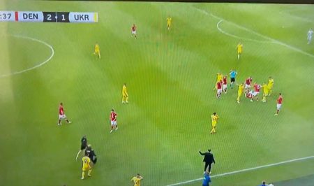 Eriksen se srušio na travnjak