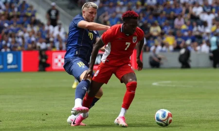 Demirović u duelu sa igračkom Paname