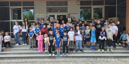 Mališani oduševljeni gostom