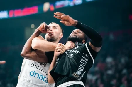 Kenan Kamenjaš pod obručem
