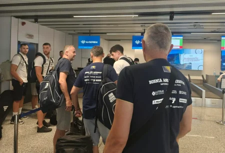 Bh. košarkaši na sarajevskom aerodromu